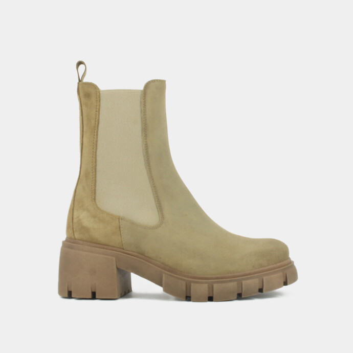 Bottines à talons et semelles crantées  en croute beige
