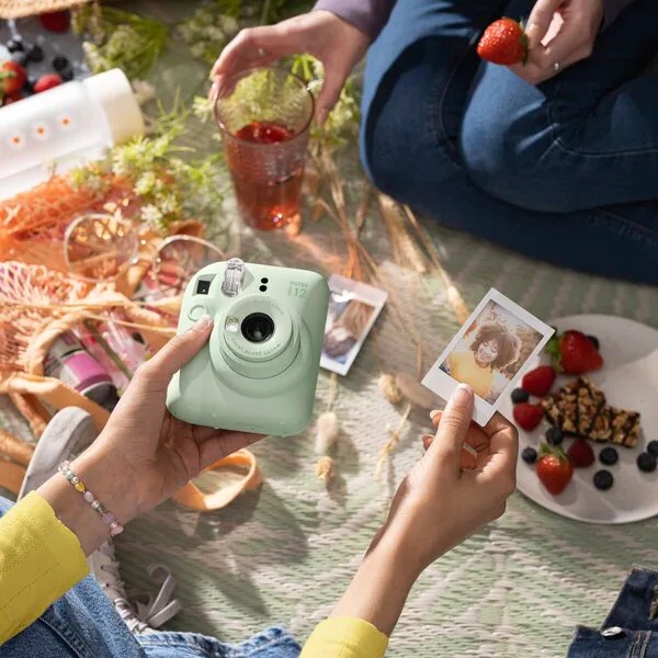 Fujifilm Instax Mini 12 fotoaparat<br>zelene boje