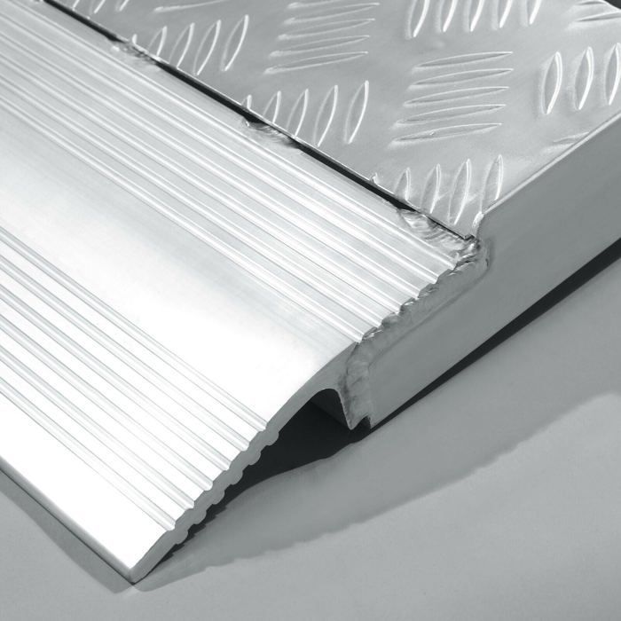 Set of 2 loading ramps, 228 cm, 1360 kg, folding aluminum, for motorcycles and ATVs.