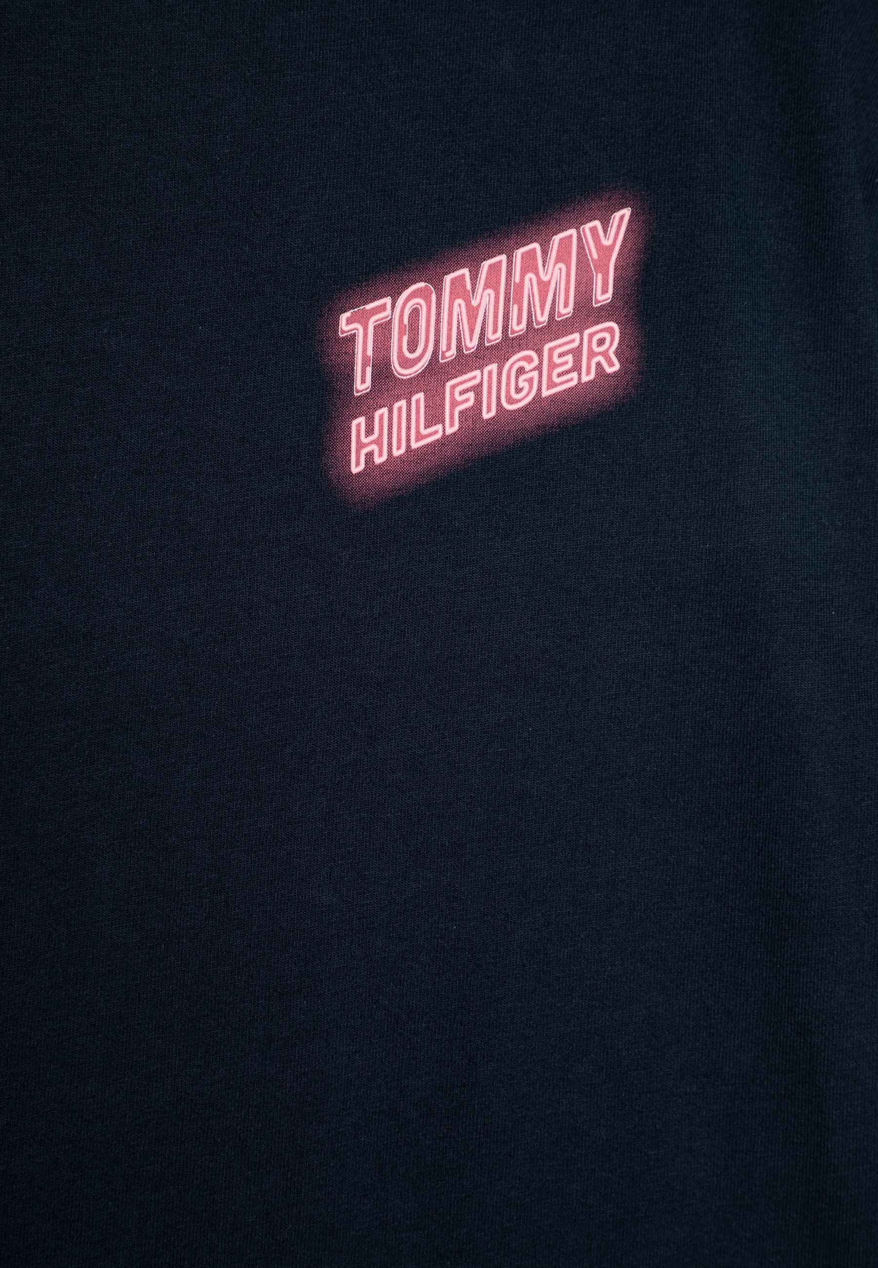 Camiseta Tommy Hilfiger NEON GRAPHIC UNISSEX com estampa - azul marinho escuro