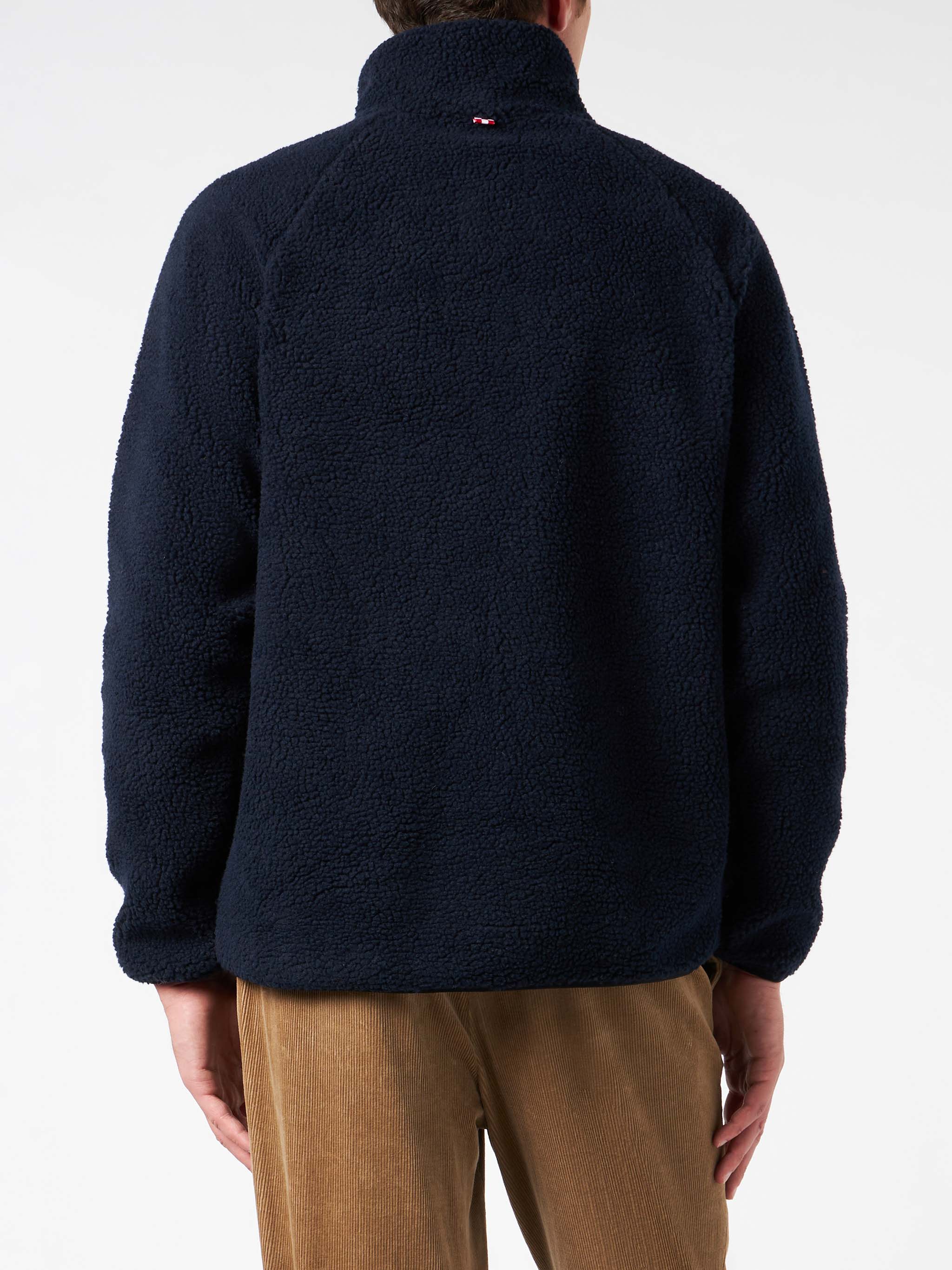 Herenjas van sherpa in blauw met opgestikte zakken en ruitpatroon.