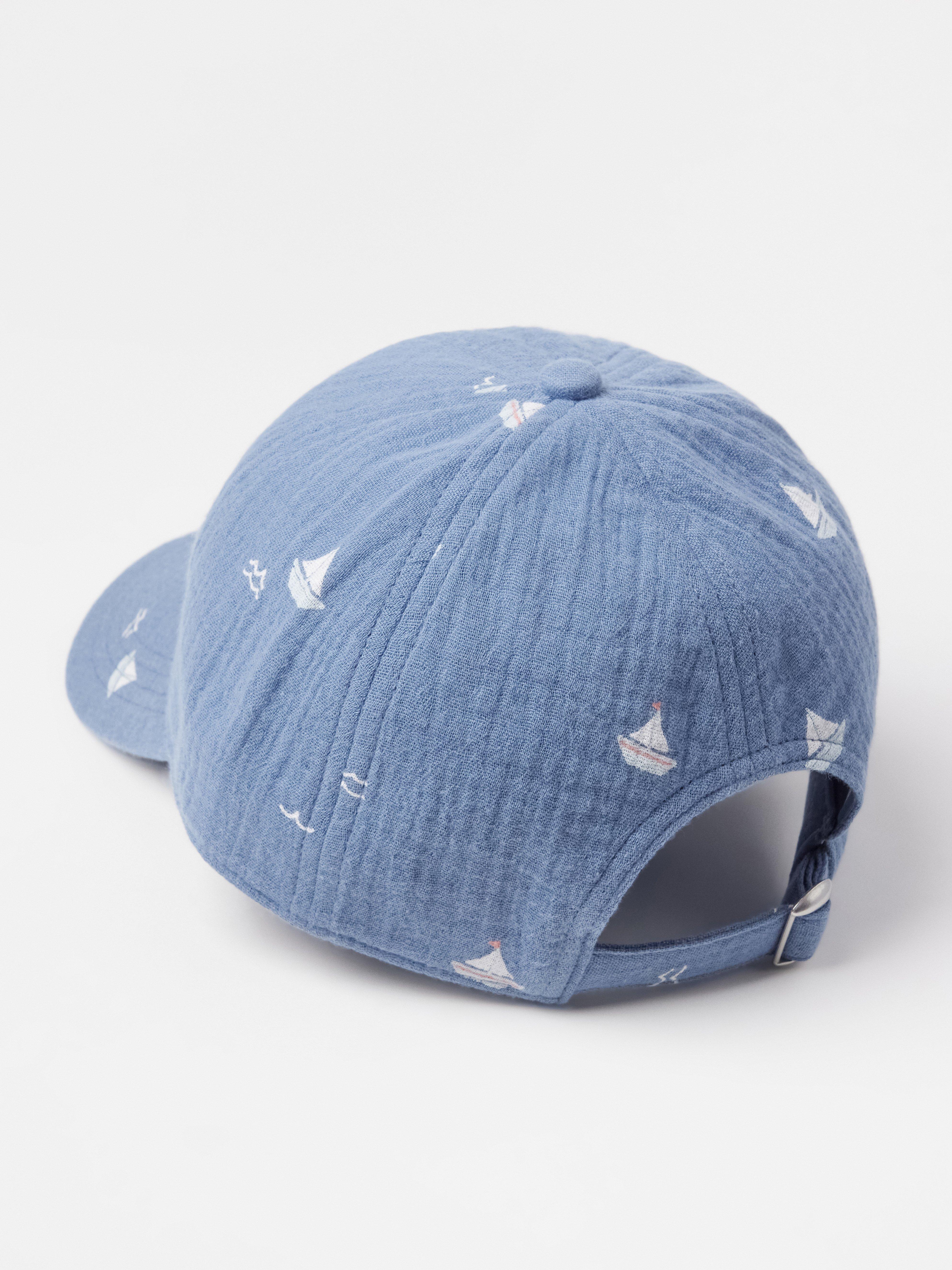 Casquette bleu poussiéreux