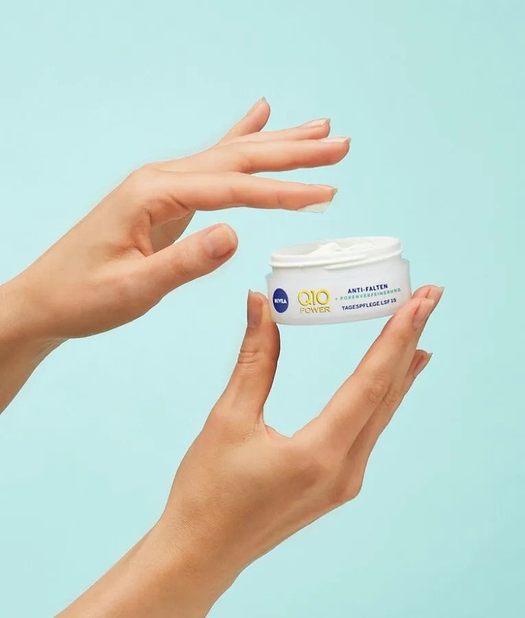 Nivea VisageQ10 Wygładzenie Przeciwzmarszczkowy ekstra lekki krem na dzień SPF15