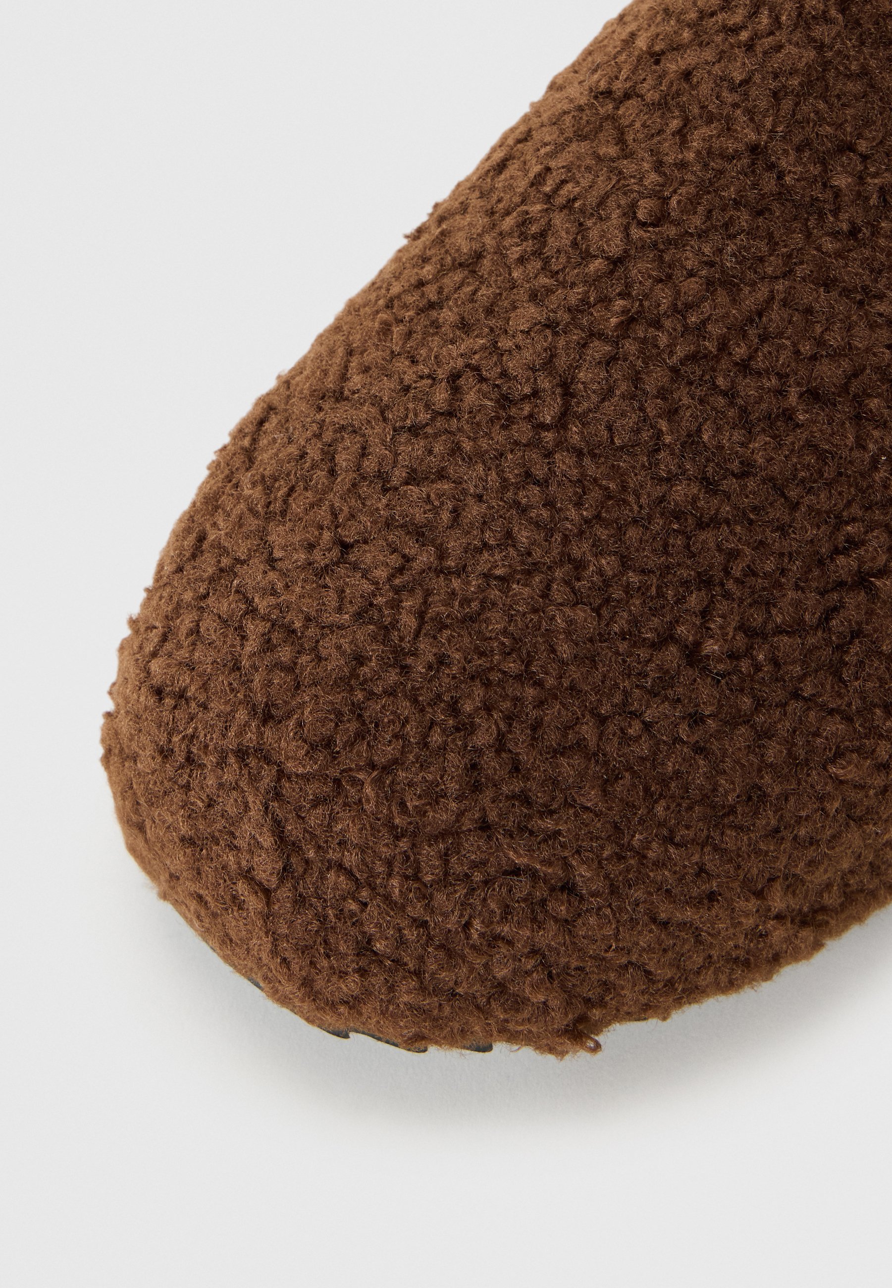 Pier One UNISEX - Slippers - koffie
