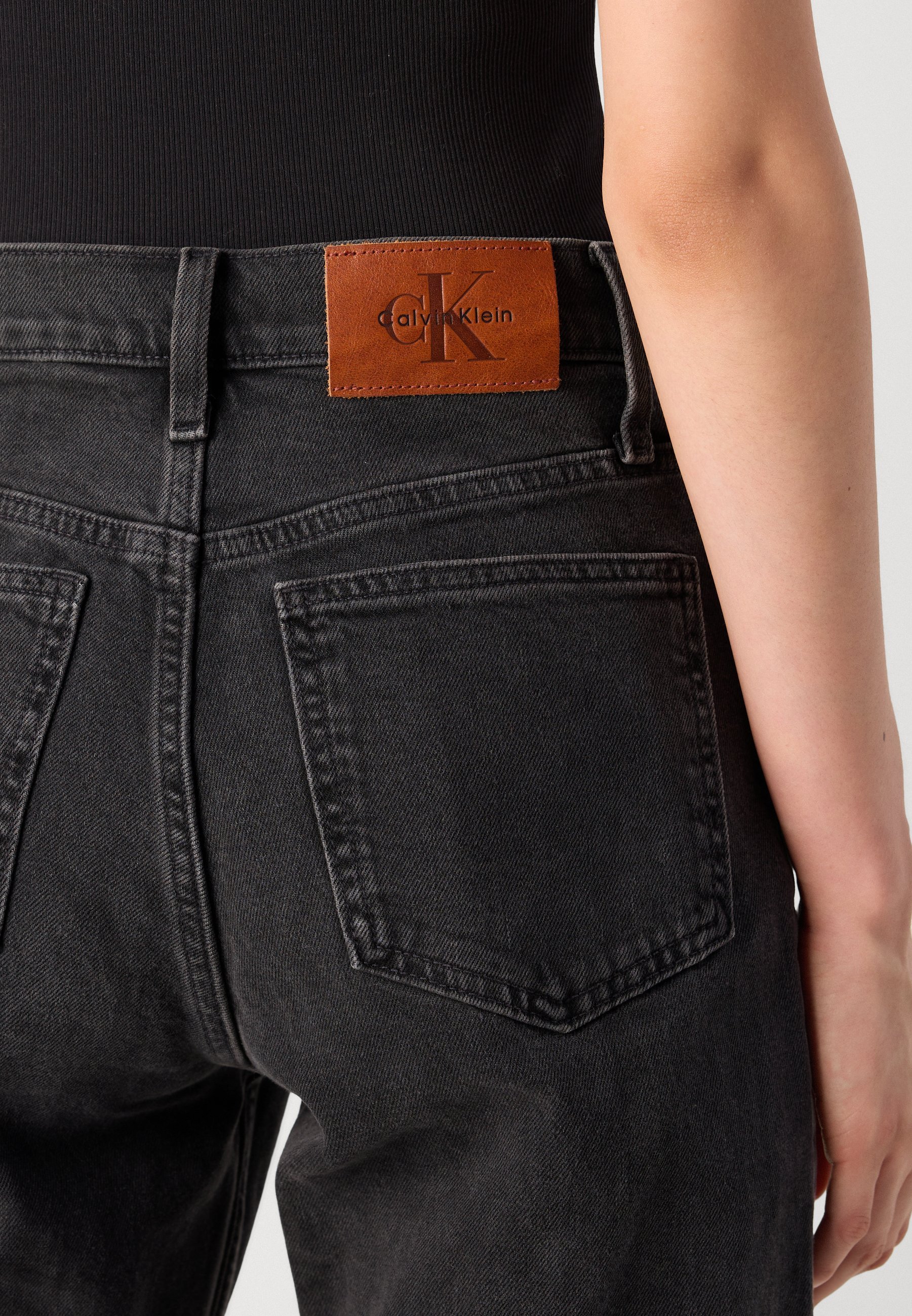Calvin Klein Jeans MOM - Mom Jeans - noir essentiel