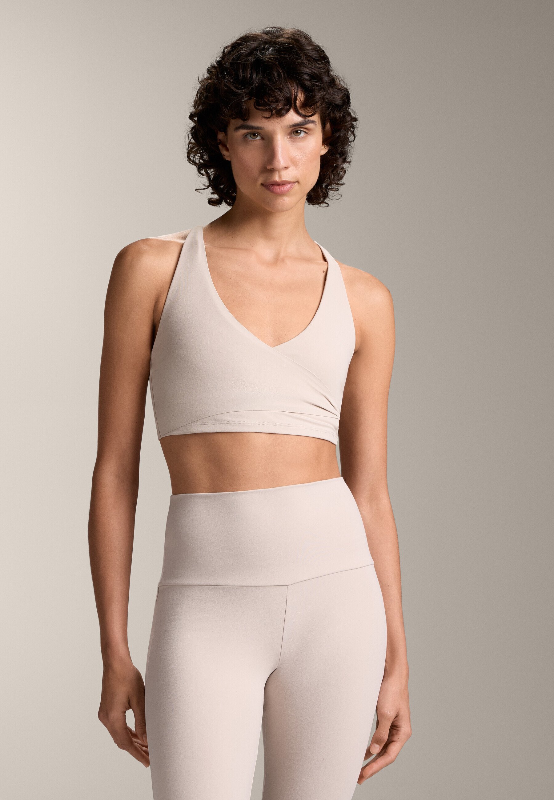OYSHO COMFORTLUX CROSSOVER - Sportbeha met lichte ondersteuning - zand