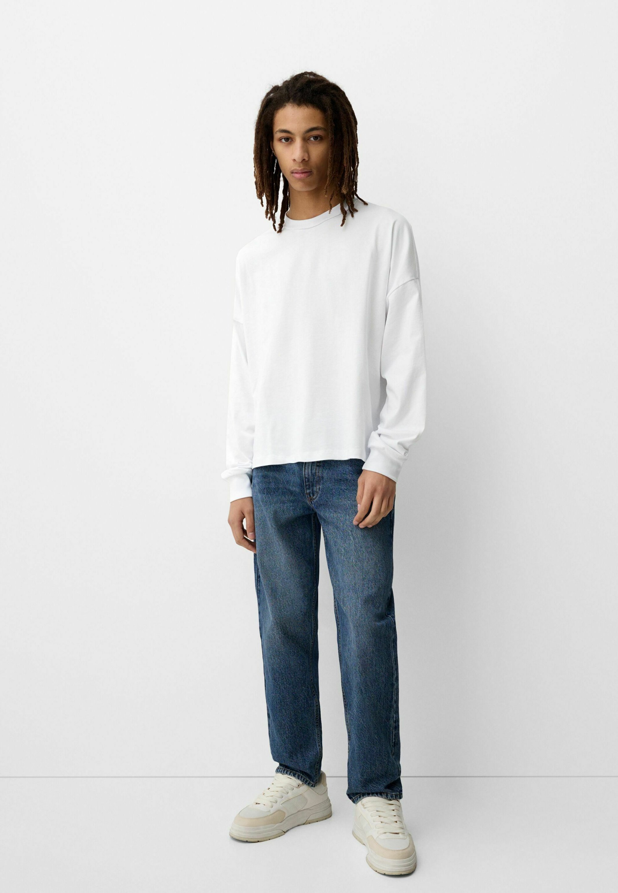 Bershka jeans met taps toelopende pasvorm - donkerblauw