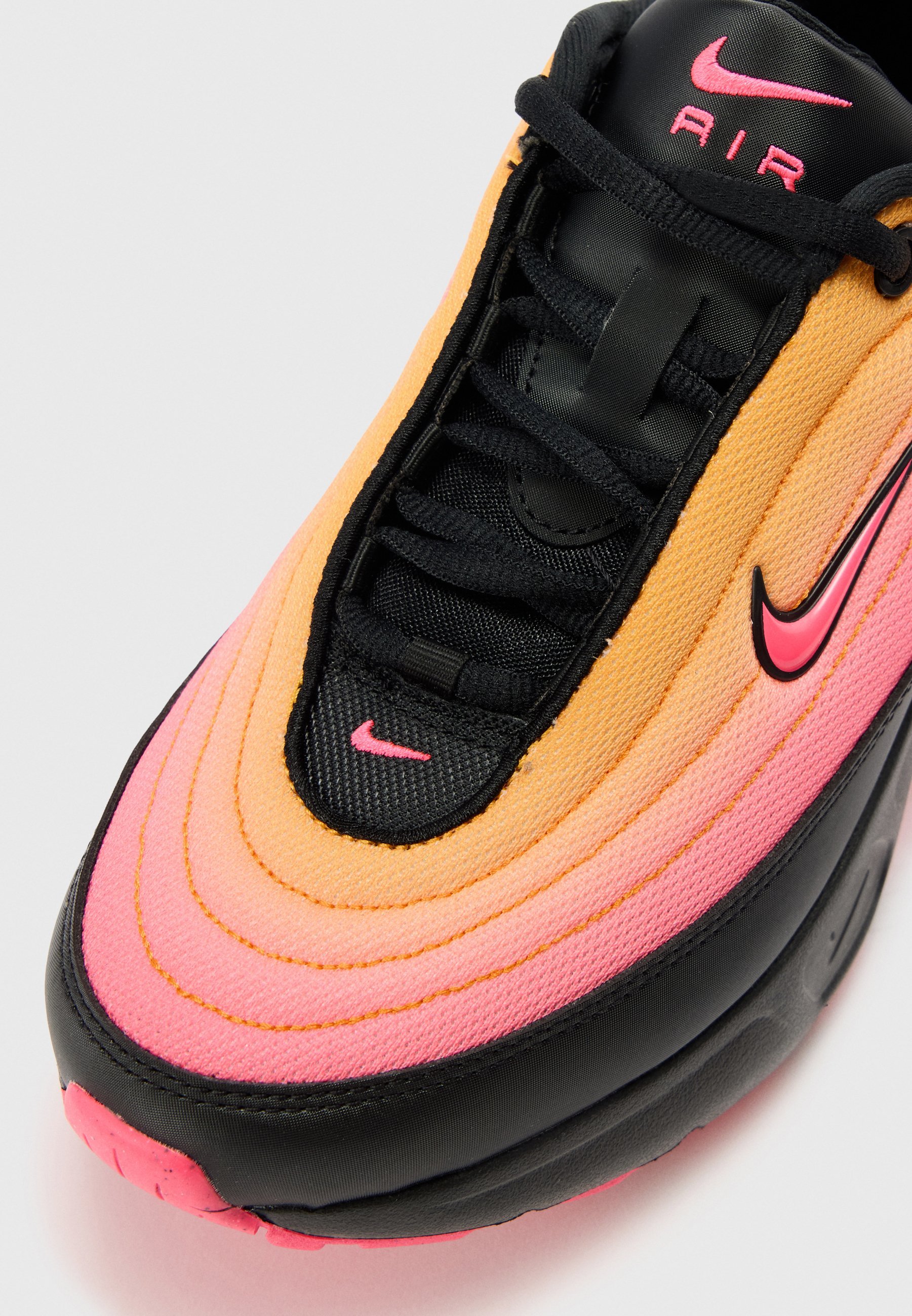 Tênis Nike Sportswear de cano baixo