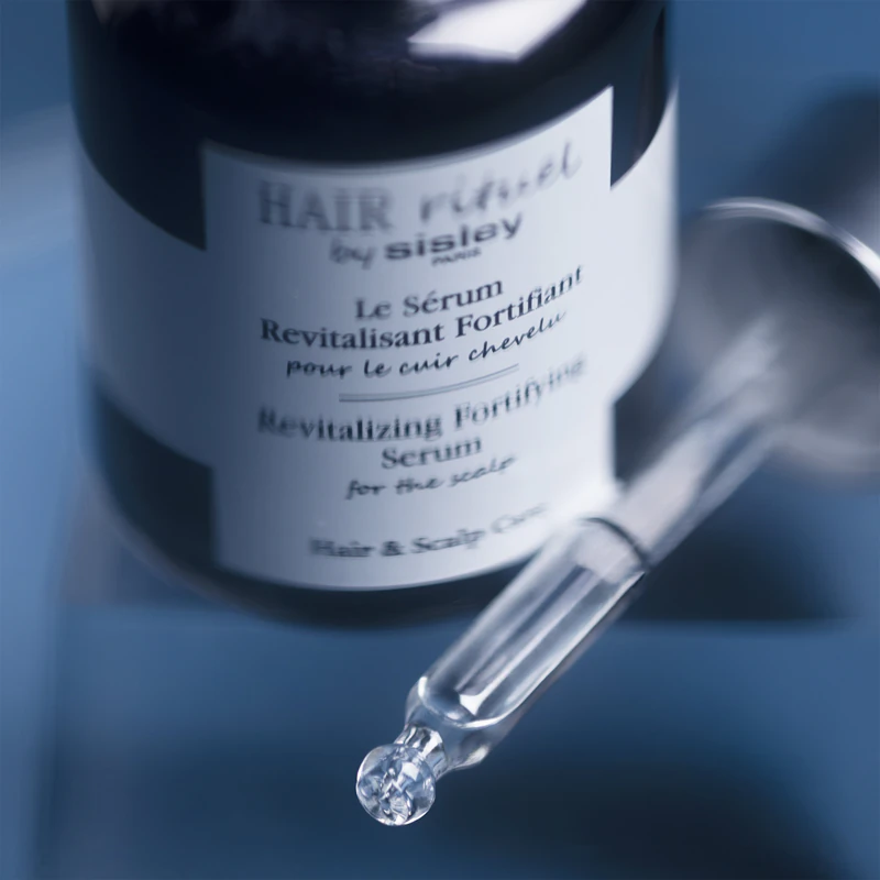 Hair Rituel by Sisley Revitalizing Fortifying Serum, een intensieve behandeling tegen haaruitval.