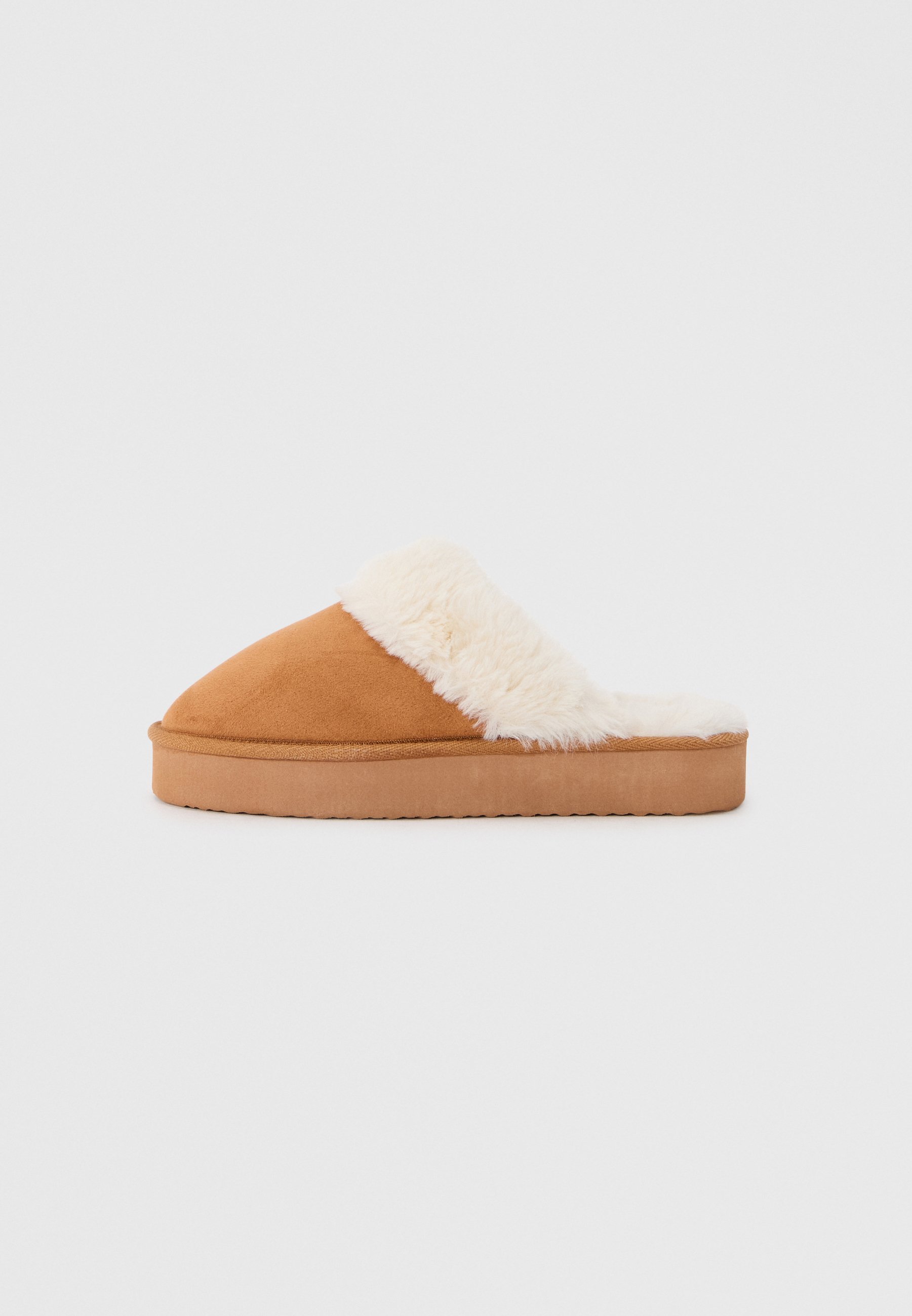 Pantoffels met wijde pasvorm van Even&Odd - cognac