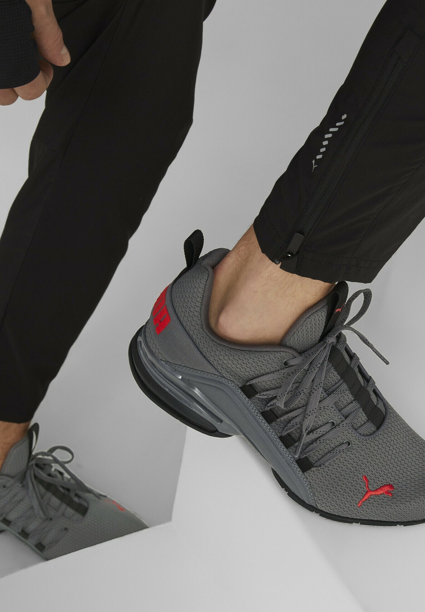 Puma AXELION REFRESH - Běžecké boty na silnici - black/grey/red