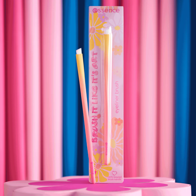 pincel delineador essence BRUSH IT LIKE IT'S ART
