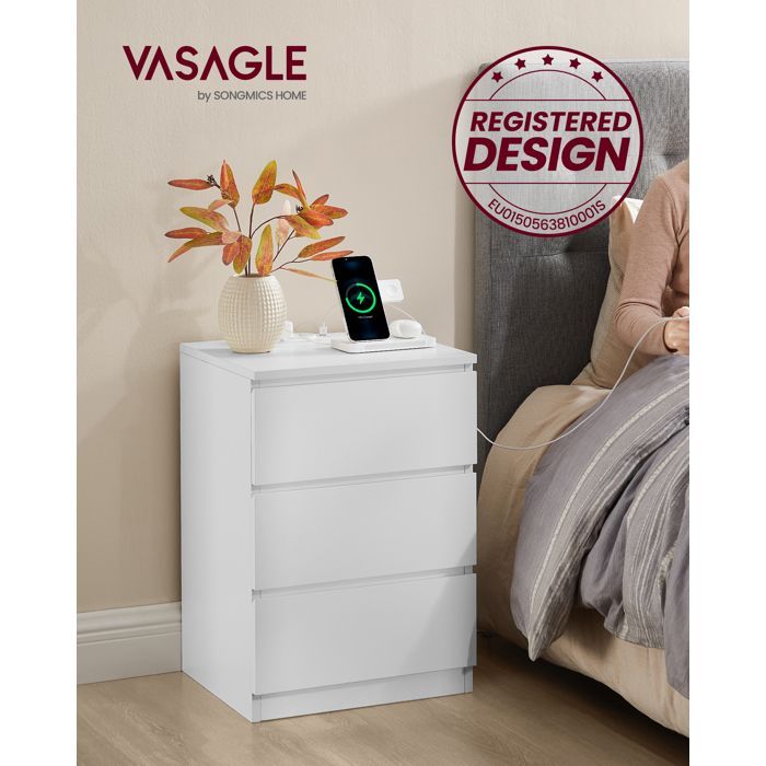 Conjunto de 2 mesas de cabeceira VASAGLE com régua de tomadas, 3 gavetas, 2 tomadas AC e 2 portas USB, cor branca.