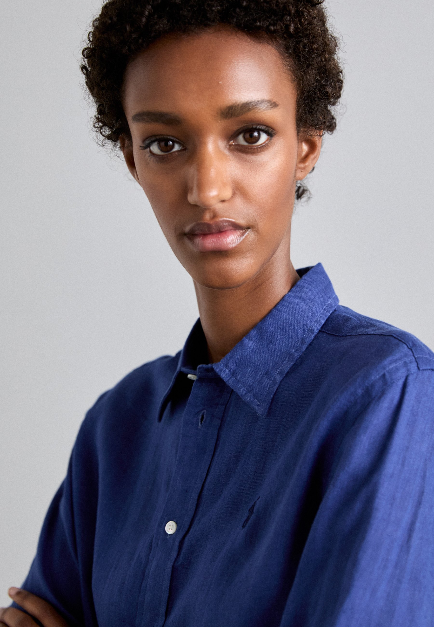 Polo Ralph Lauren Leinenhemd in klassischer Passform – Bluse mit Knopfleiste – Edelsteinblau