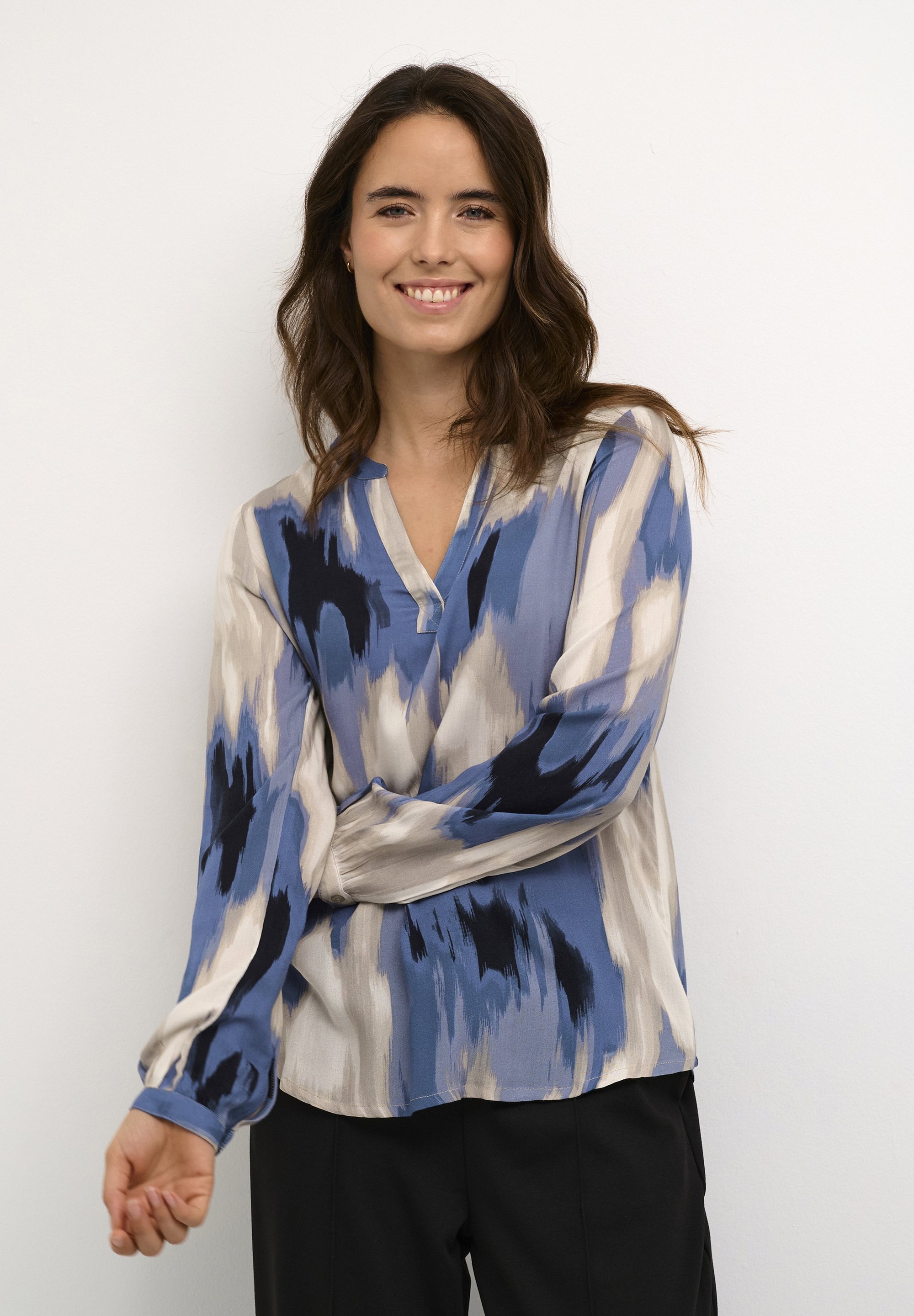 Kohvipluus - sinine abstraktne muster