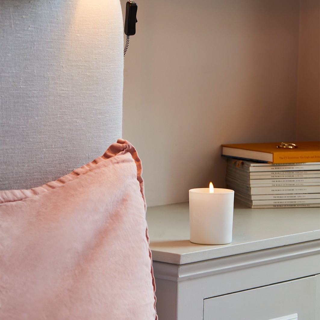 „This Works Candle Sleep Deep Sleep“ dangiška žvakė – 220 g