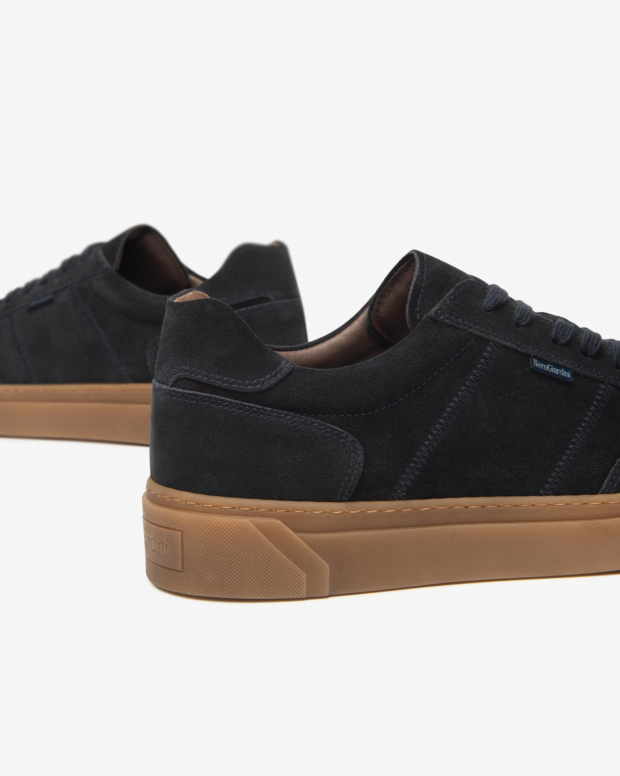  Herren-Sneaker aus Wildleder