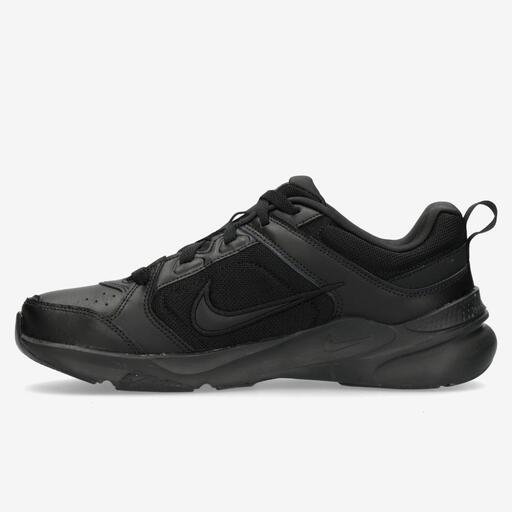 Nike Defender celý deň