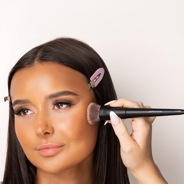 Brushworks nro 11 litteäkärkinen muotoilusivellin