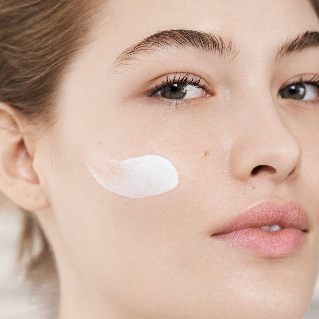 Estée Lauder DayWear Multi-Protection Anti-Oxidant 24H mitrinošais krēms SPF 15 - 30 ml