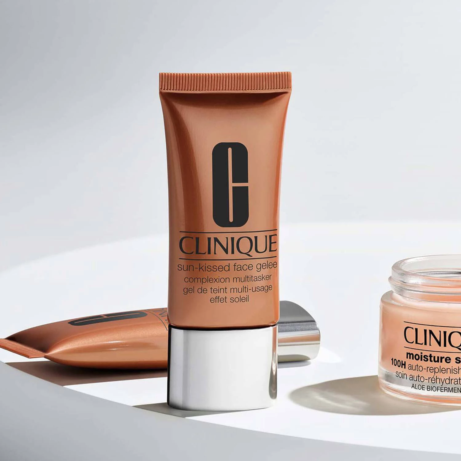 Sun Kissed Face-Gelee Complexion Multitasker Universal Glow - Clinique
