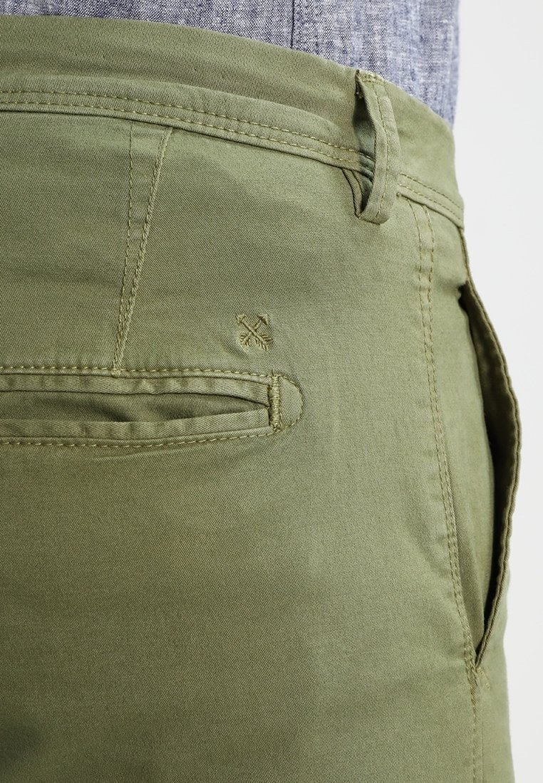 Chinos pour homme sélectionnés - olive