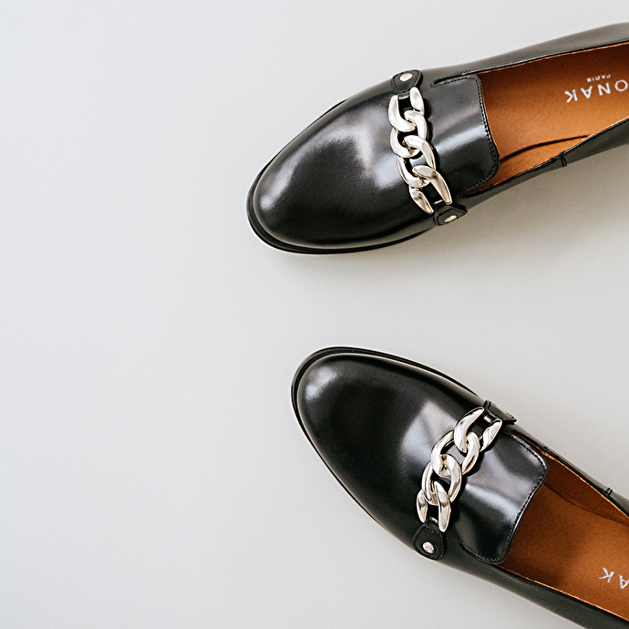 Mocassins à boucles argentées  en cuir noir