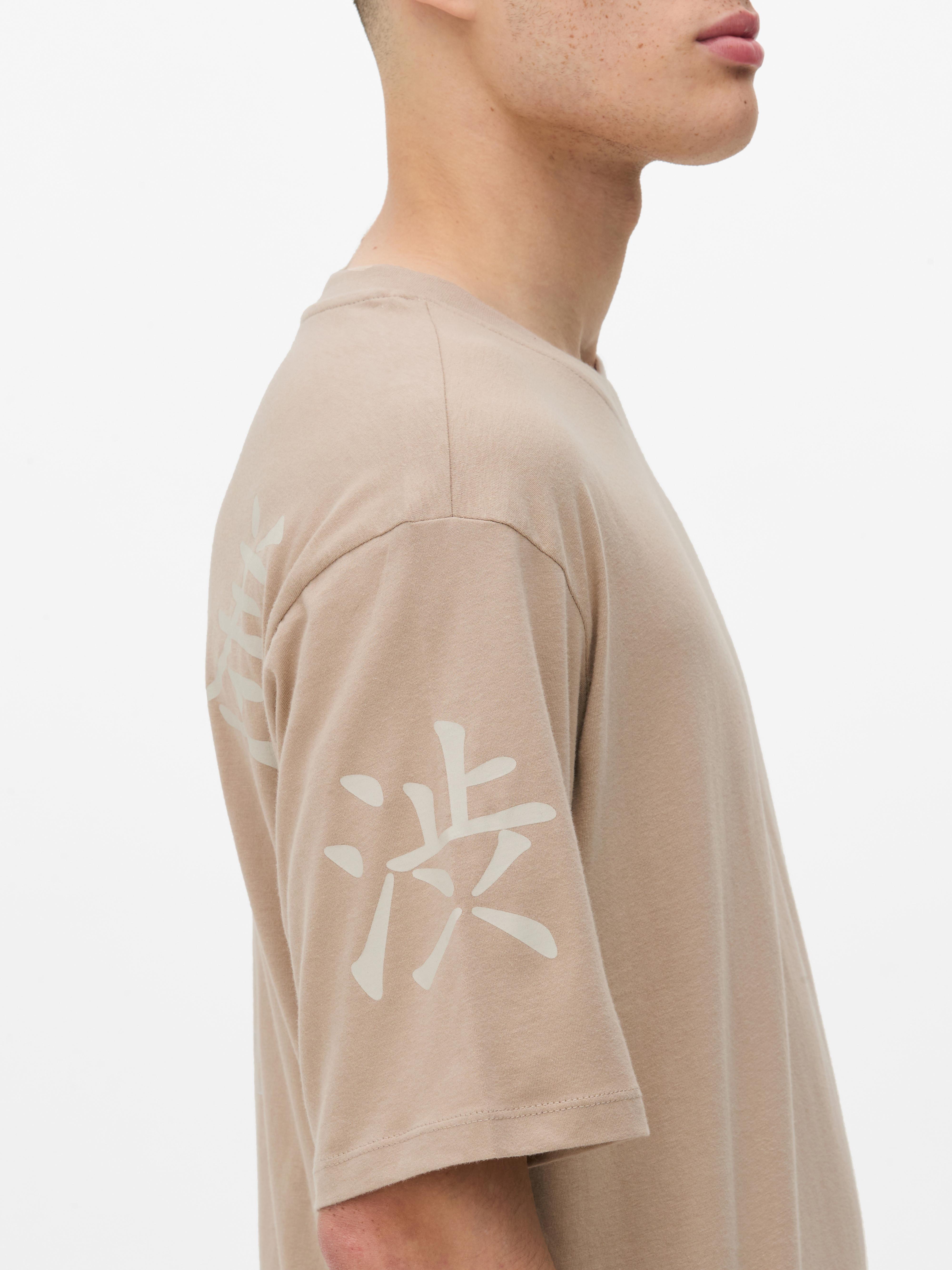 Tokyo Print T-Shirt Ein kurzärmeliges T-Shirt mit lockerer Passform und Prints im Tokyo-Stil