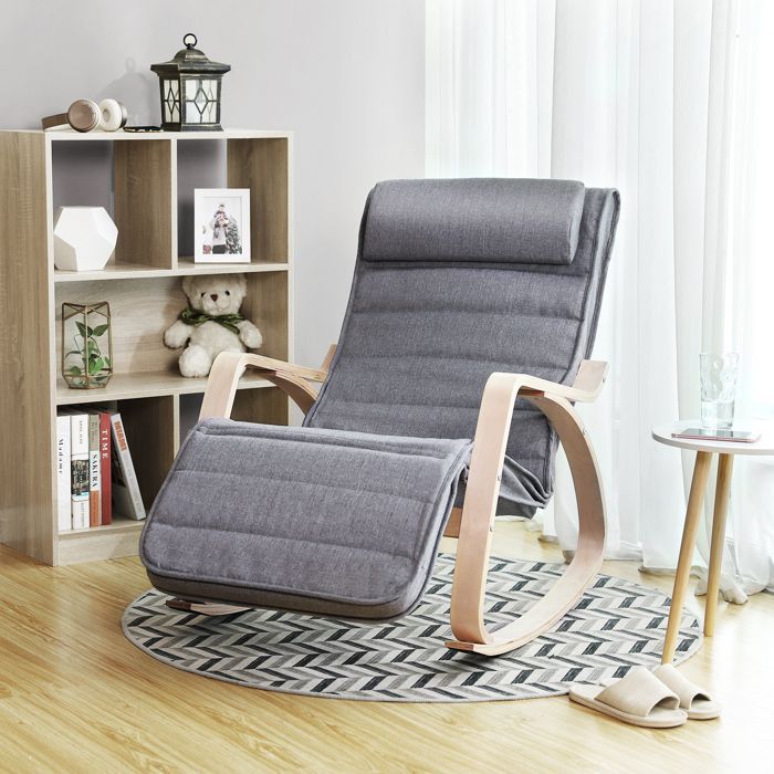 SONGMICS Fauteuil à Bascule, avec Accoudoirs en Bois, Repose-pieds Réglable en 5 Positions, Capacité 150 kg, Gris et Couleur Boisée