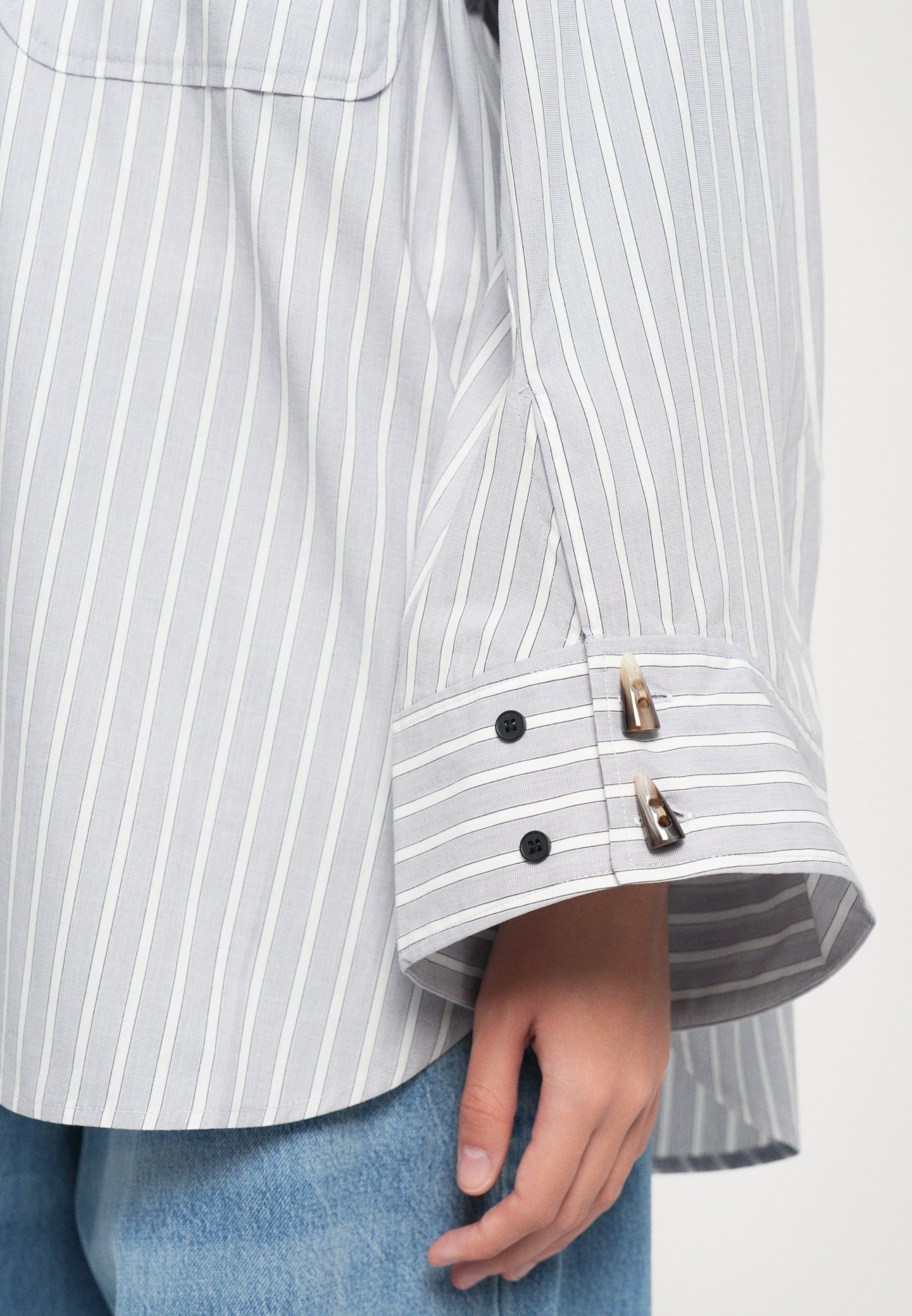 MUNTHE LYNNE - Bluse mit Knopfleiste - Anthrazit