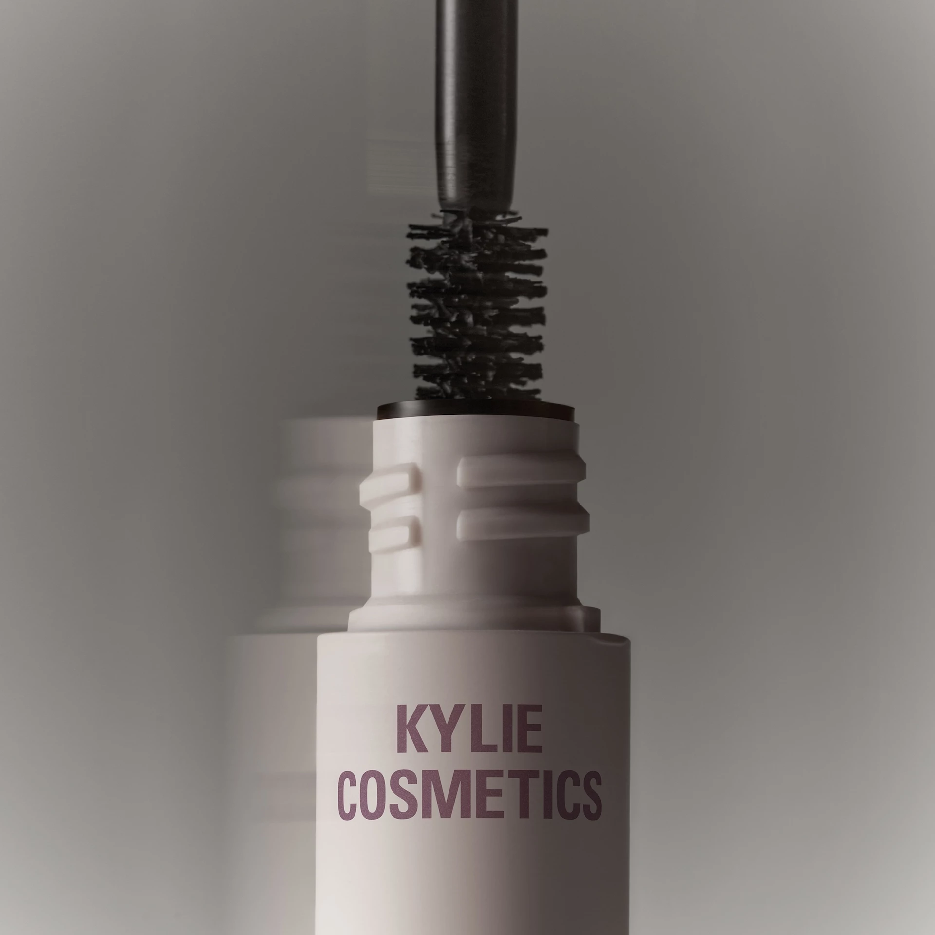 Maskara Wisp Lash 01 Black - Kylie By Kylie Jenner