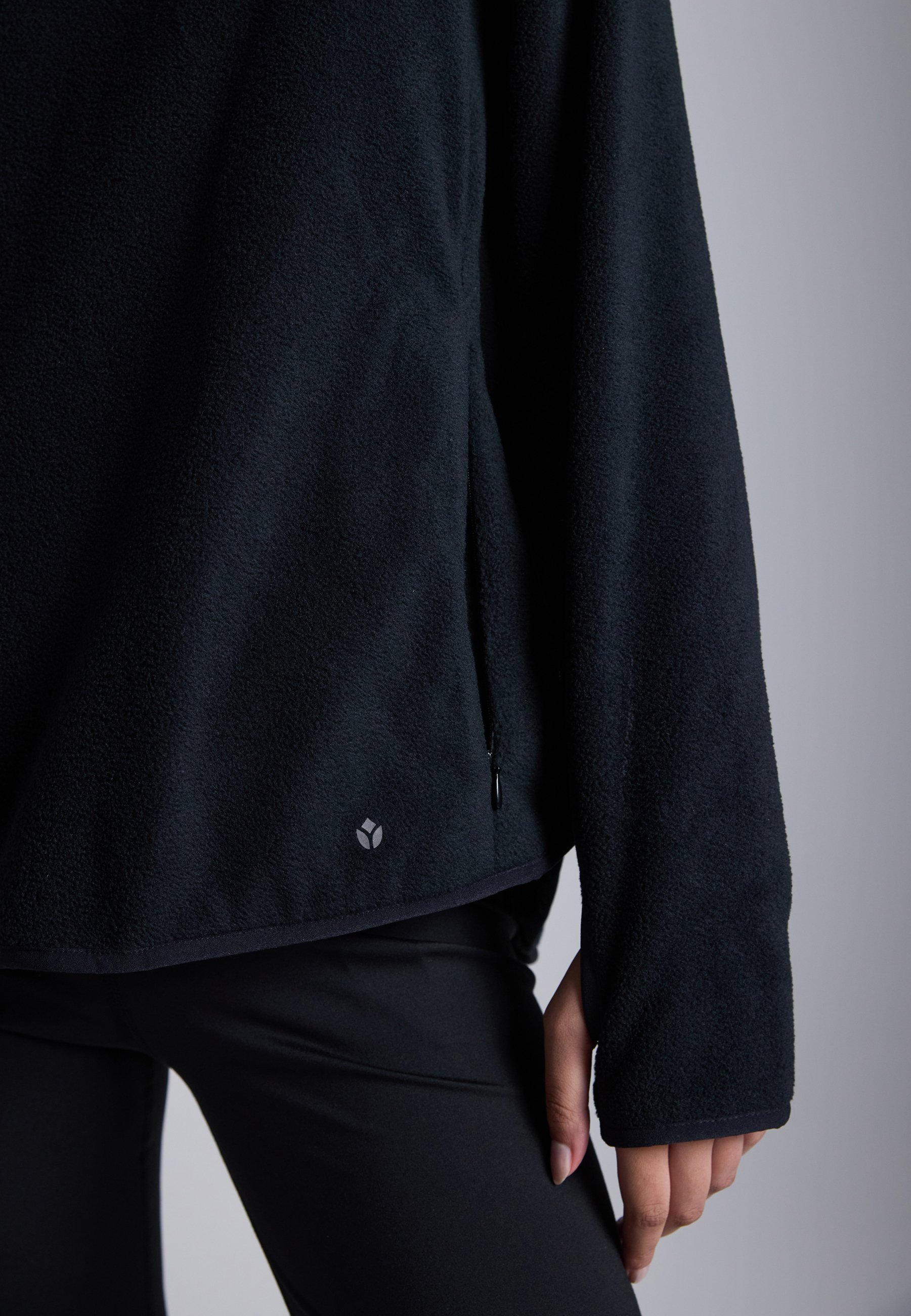 Even&Odd Active OVERSIZED FLEECE MET RITS, CAPUCHON EN DUIMGATEN - Hoodie - zwart