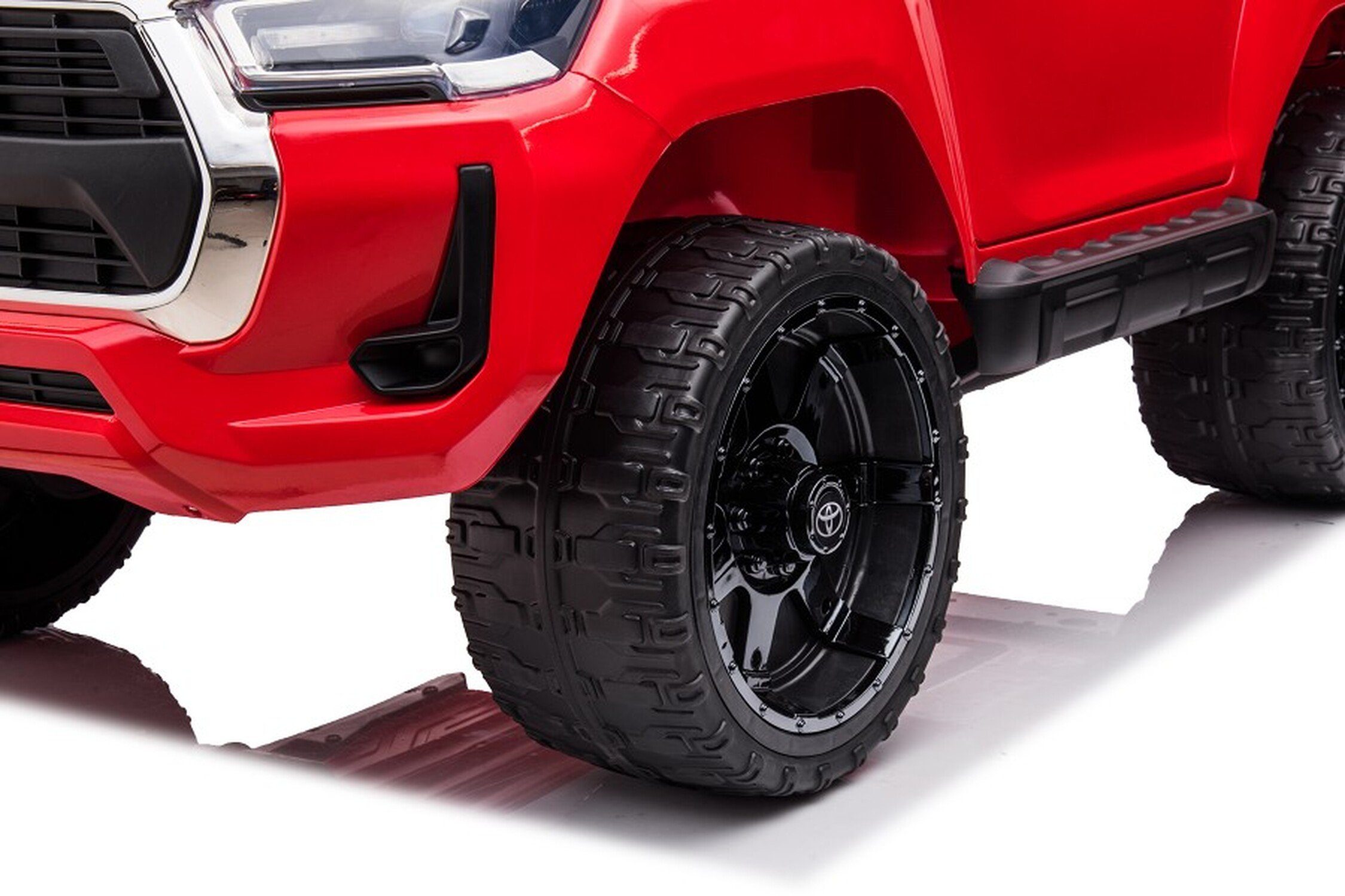 Elektrické dětské auto TPFLiving Toyota Hilux - motor: 4 x 12V - baterie: 1 x 12V/14Ah, nosnost 40 kg, dětské auto - elektromobil s koženým sedadlem a bezpečnostním pásem