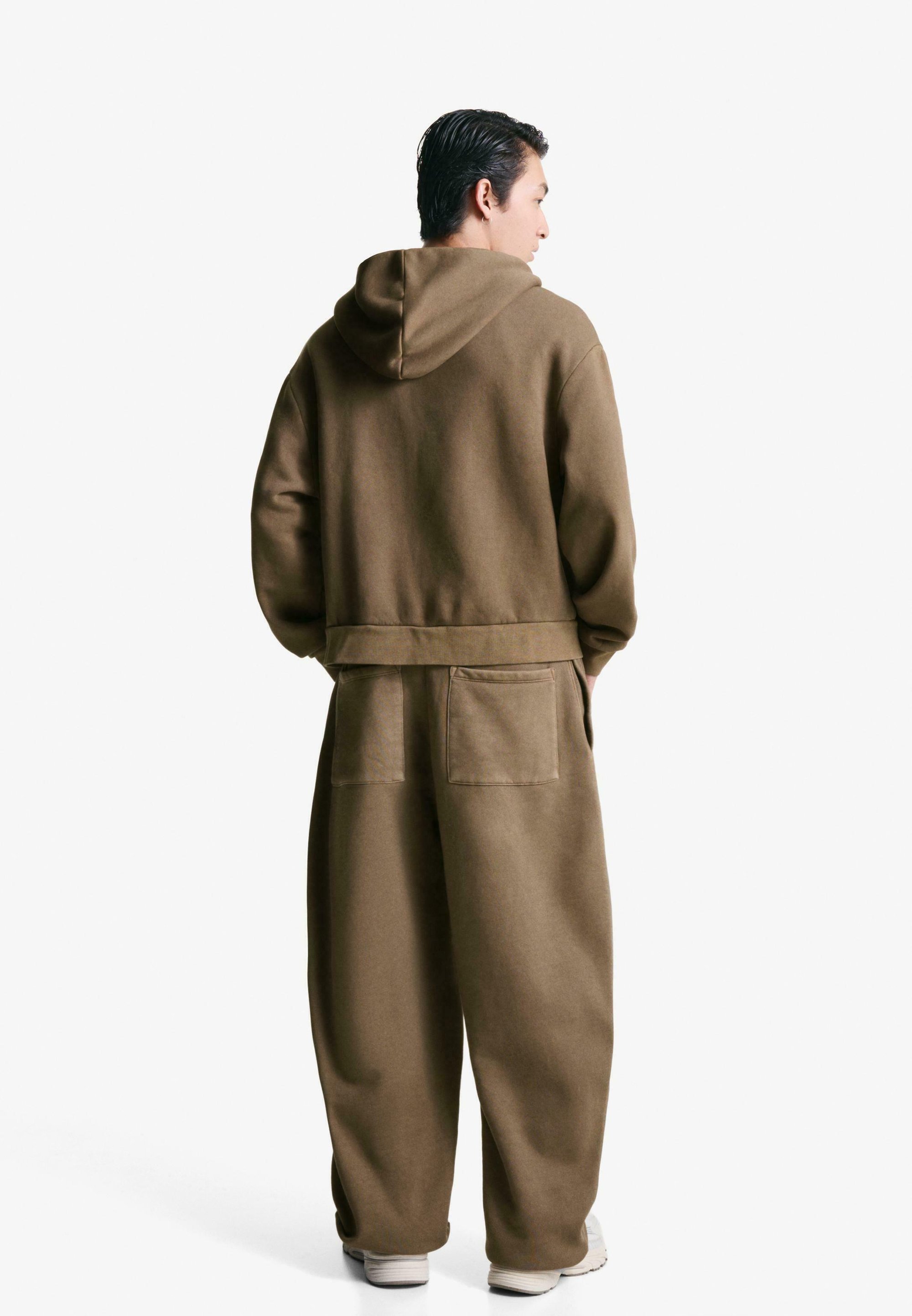 Bershka BALLOON - Pantaloni della tuta - marrone scuro