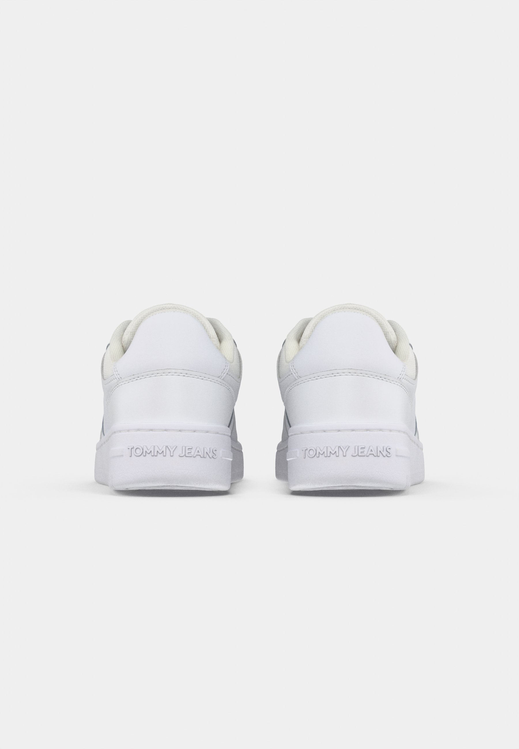 RETRO BASKET - Matalavartiset tennarit - whiteTommy Jeans