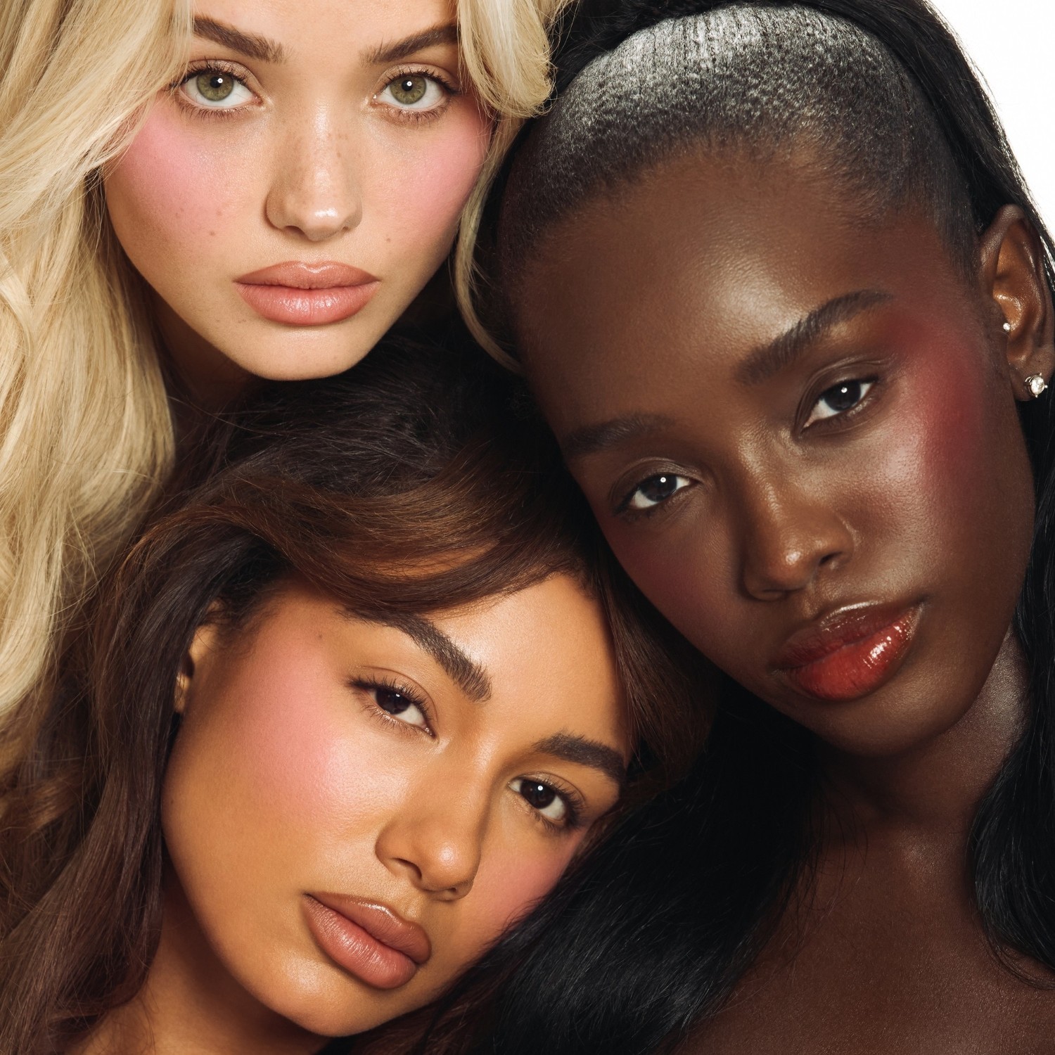 KYLIE COSMETICS Hybridná lícenka - 2,5 g