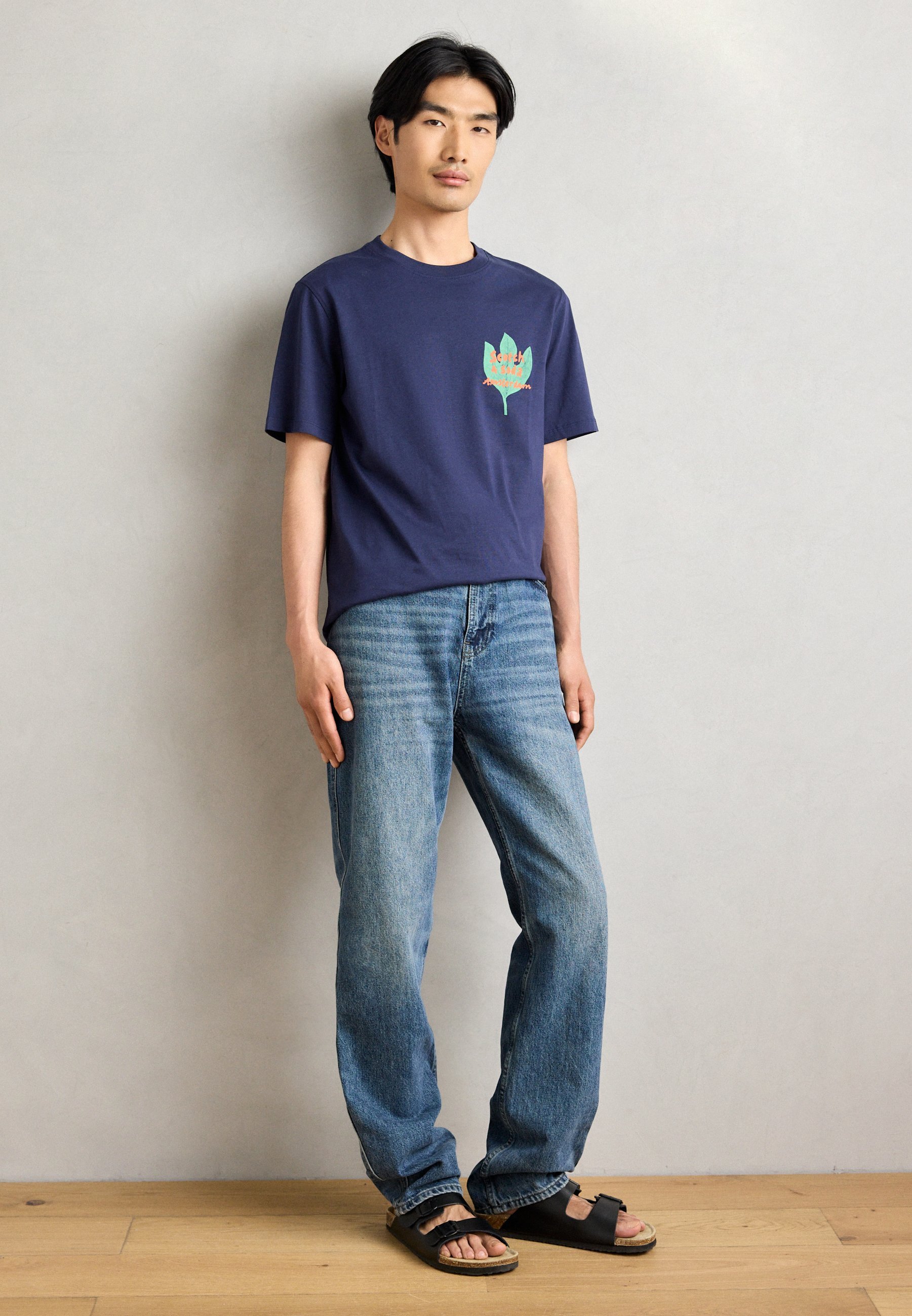Scotch & Soda REGULAR FIT VOOR- EN ACHTERKANT - Bedrukt T-shirt - peacoat