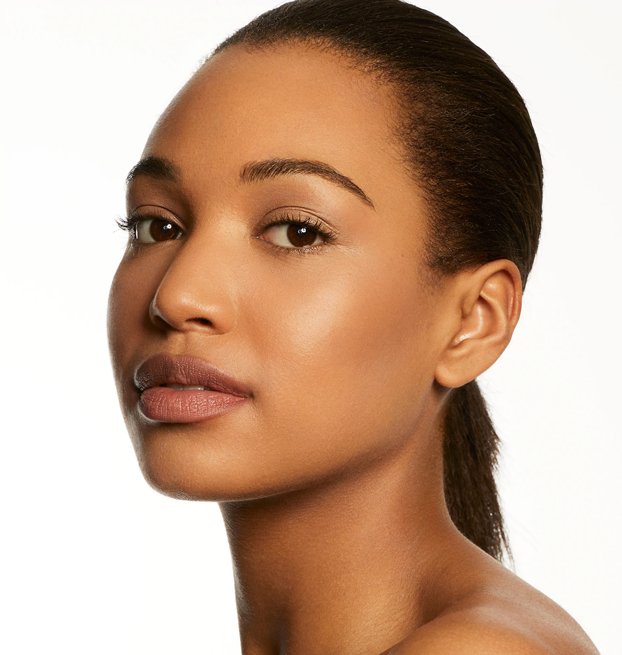 Комплетни меки мат пудер Suiracuse - NARS