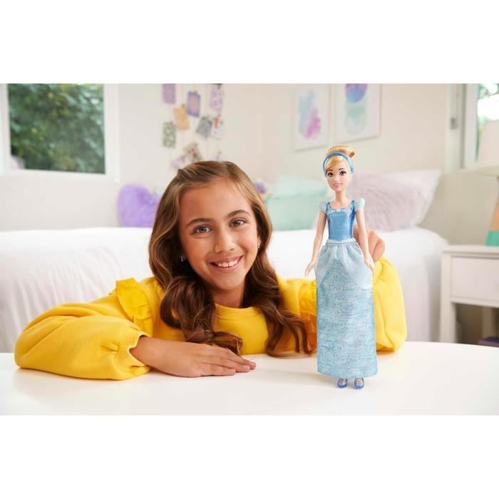 Boneca Cinderela 29 cm, Vestido e Acessórios para Boneca Princesa Disney da Mattel HLW06