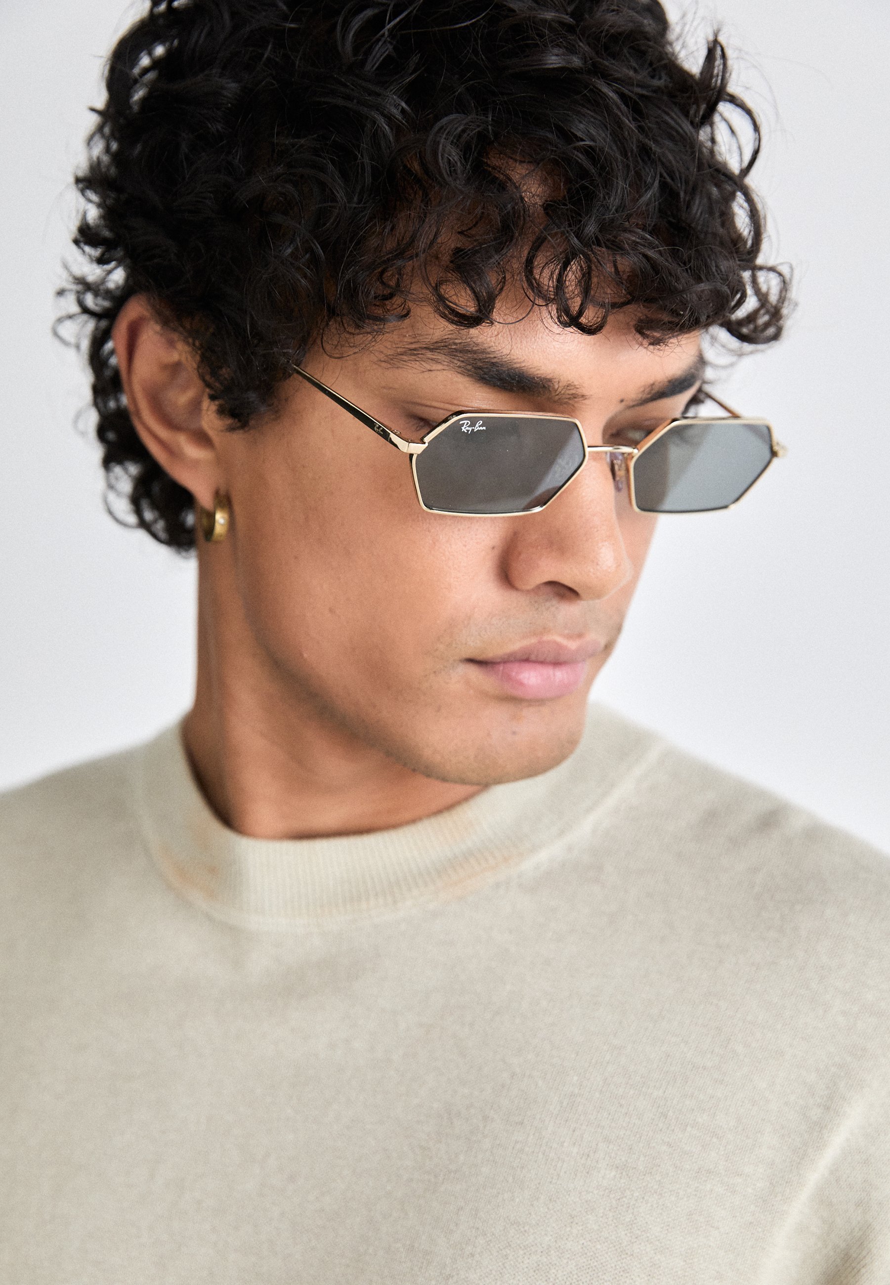 Ray-Ban YEVI UNISEX - Zonnebril - lichtgoudkleurig/donkergrijs
