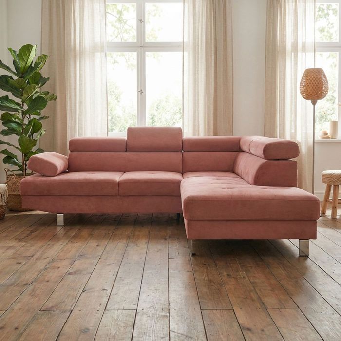 Sofá de canto Alfa em veludo rosa com encostos de cabeça ajustáveis.