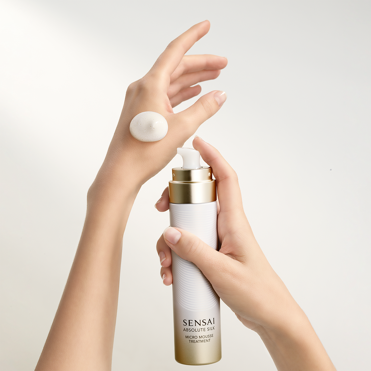 Absolute Silk Micro Mousse Anti-Aging Treatment Луксузна средства за чишћење/тонери
