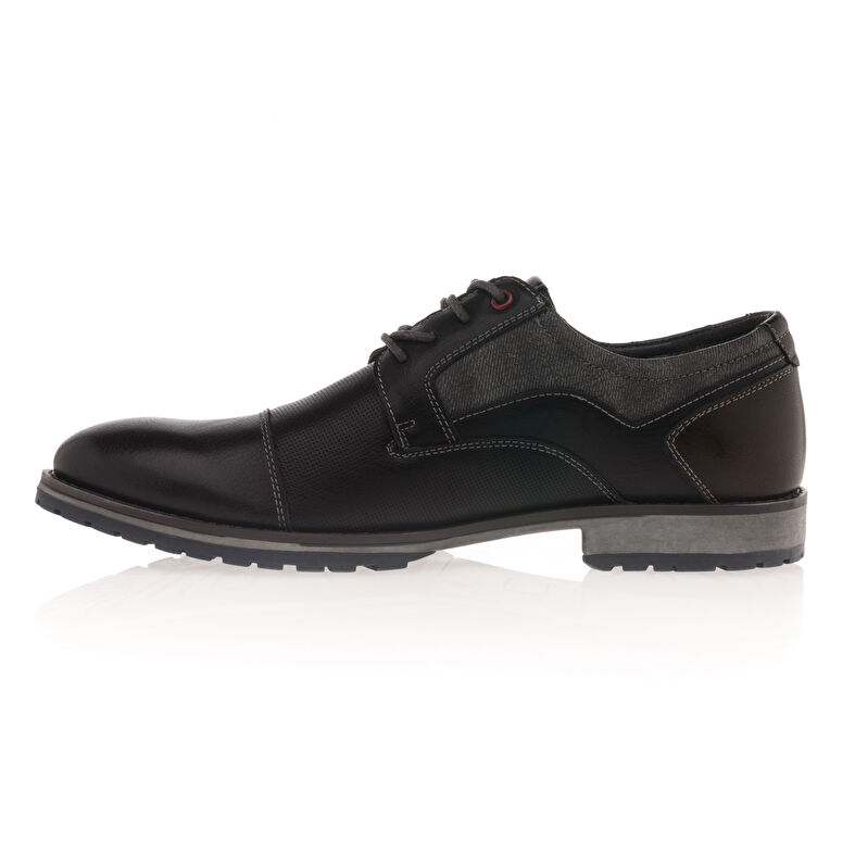 Miesten mustat juhlakengät