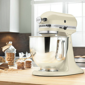 KitchenAid staande mixer met 10 snelheden en een inhoud van 5 liter.