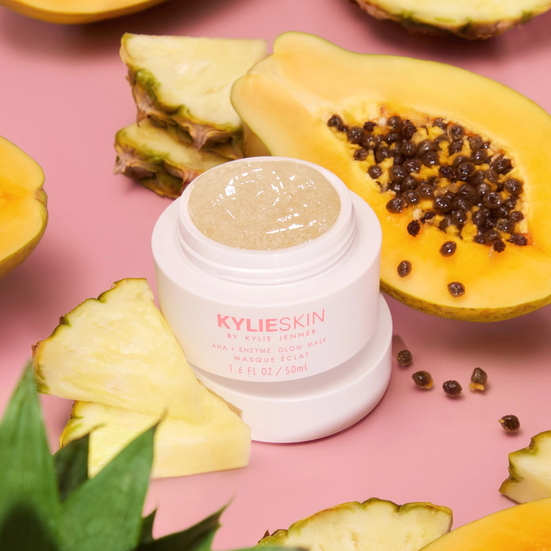 Mască strălucitoare cu AHA + enzime 50 ml - Kylie By Kylie Jenner