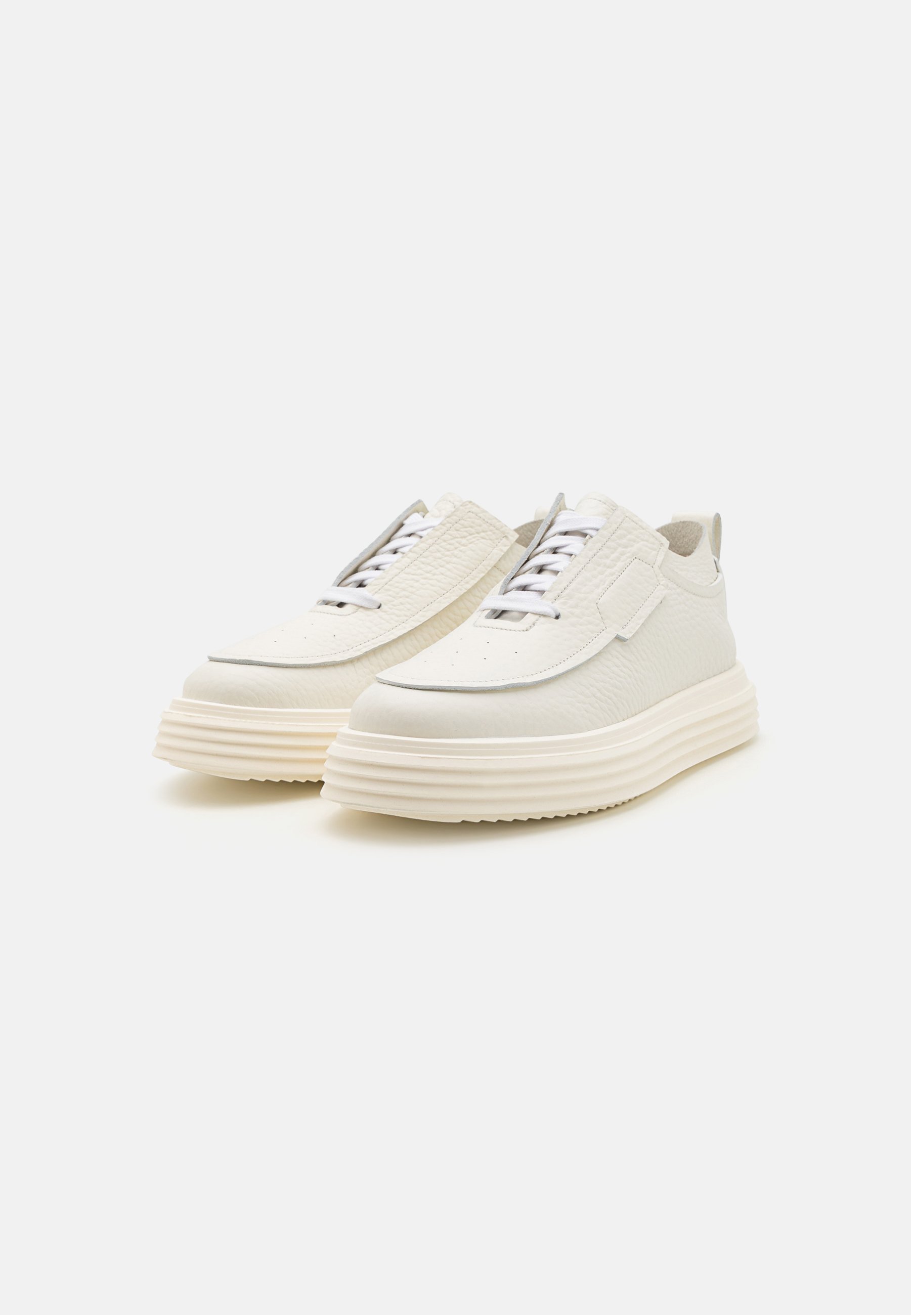 Le scarpe da ginnastica Antipode - bianche