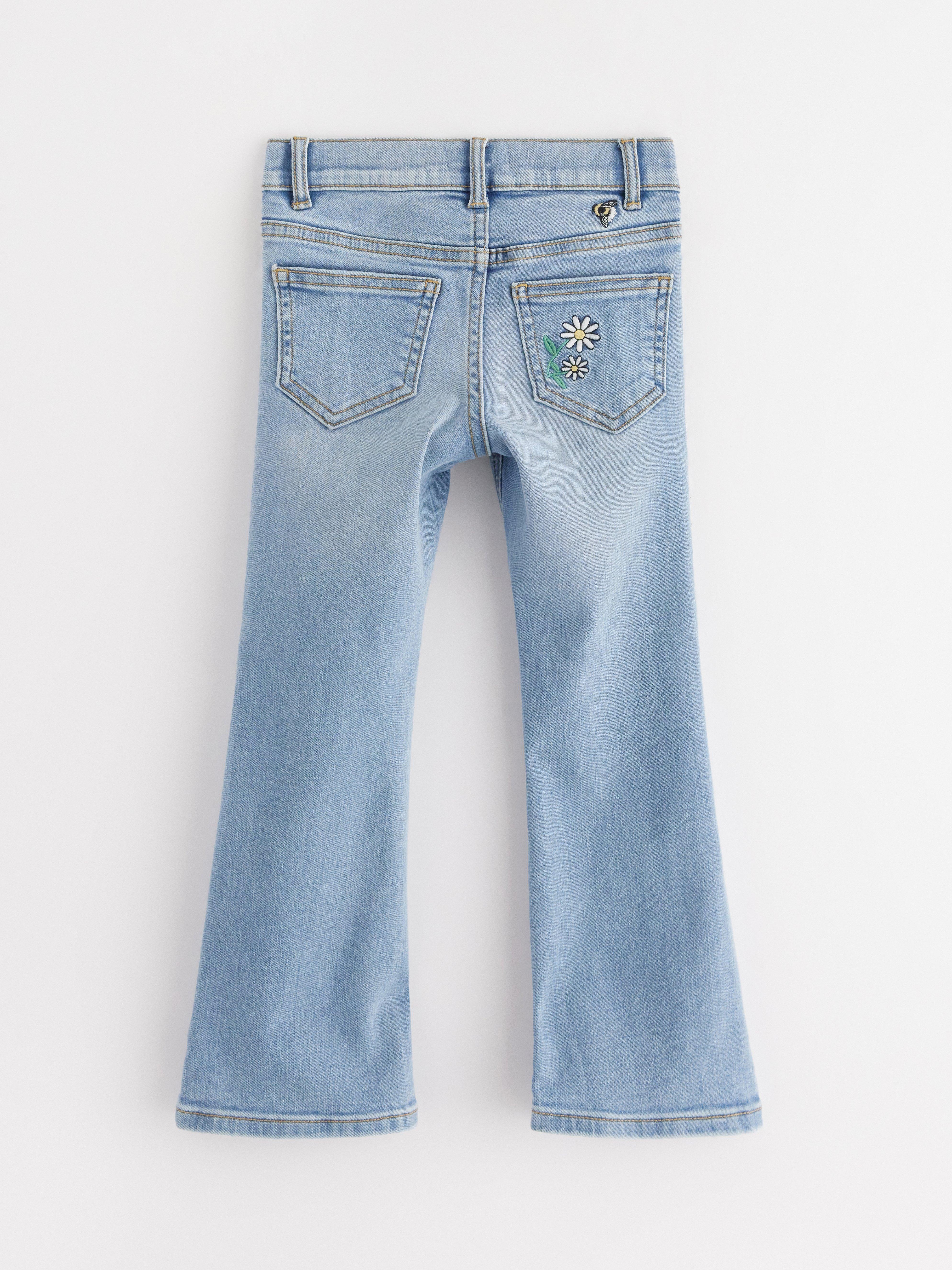 FREJA Jeans acampanados con bordados, mezclilla clara