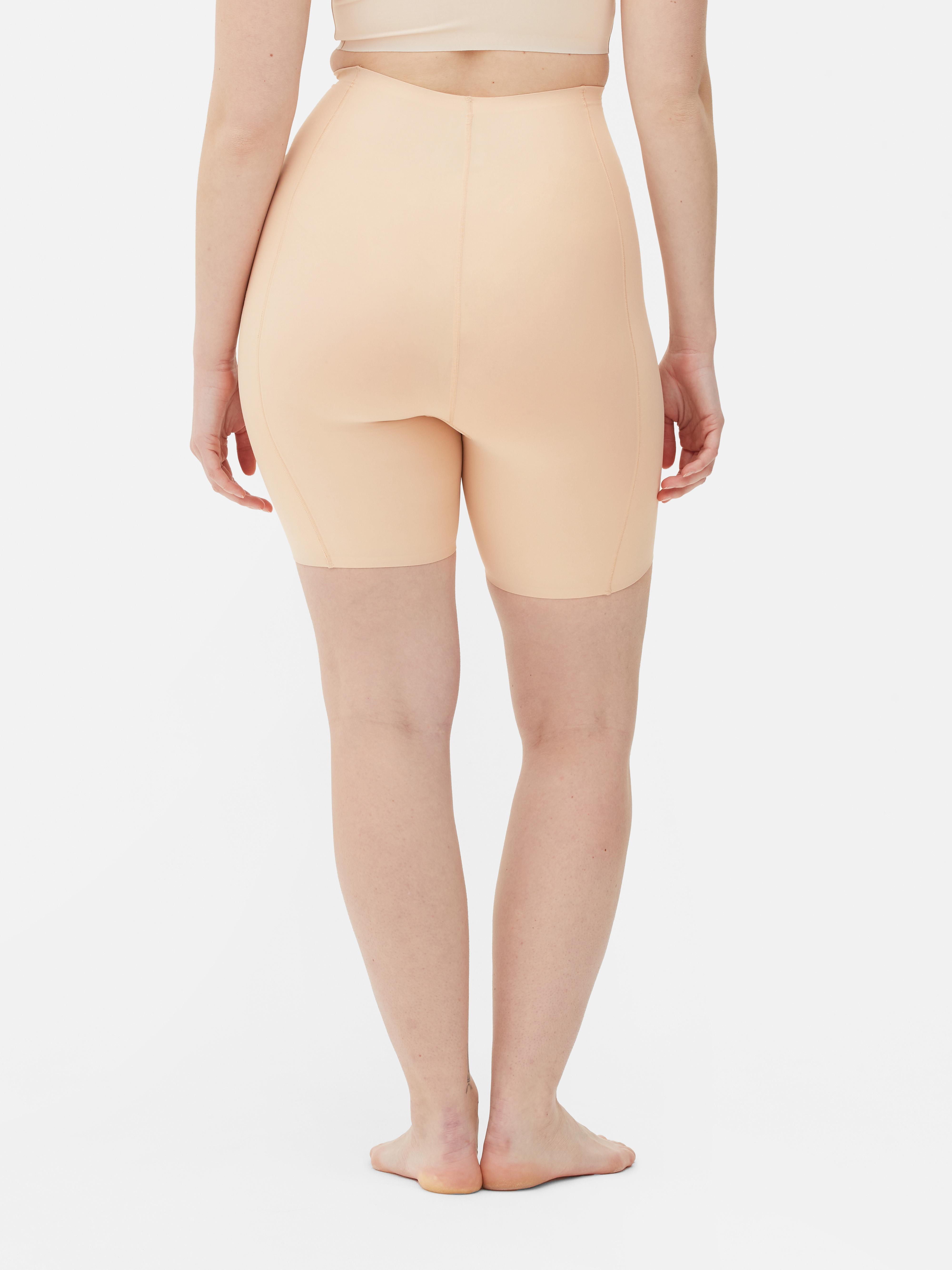 Pantaloni scurți modelatori, elastici, perfecți pentru confort maxim.