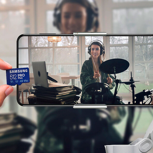 512 Gt:n microSD-muistikortti Pro Plus, sisältää USB-kortinlukijan