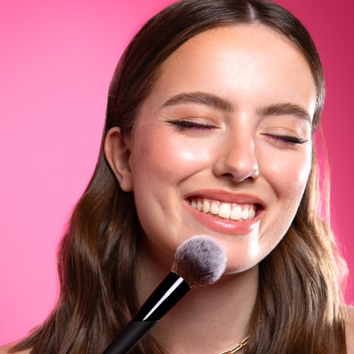Must Have Precision Blush Brush 172 Grima otas tonālajam krēmam, sejai un sejas krāsai